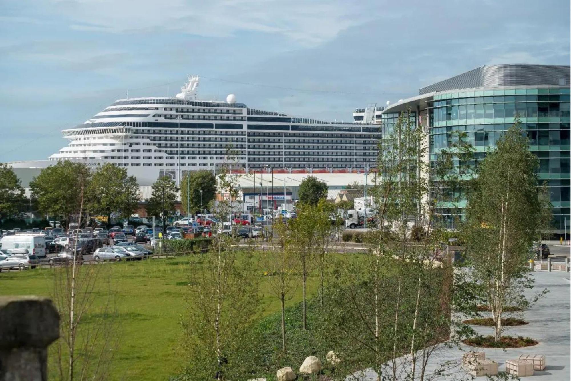 The Greenwich - Two Bedroom Apartment With Parking, Close To Ferry Terminals เซาธ์แธมป์ตัน ภายนอก รูปภาพ